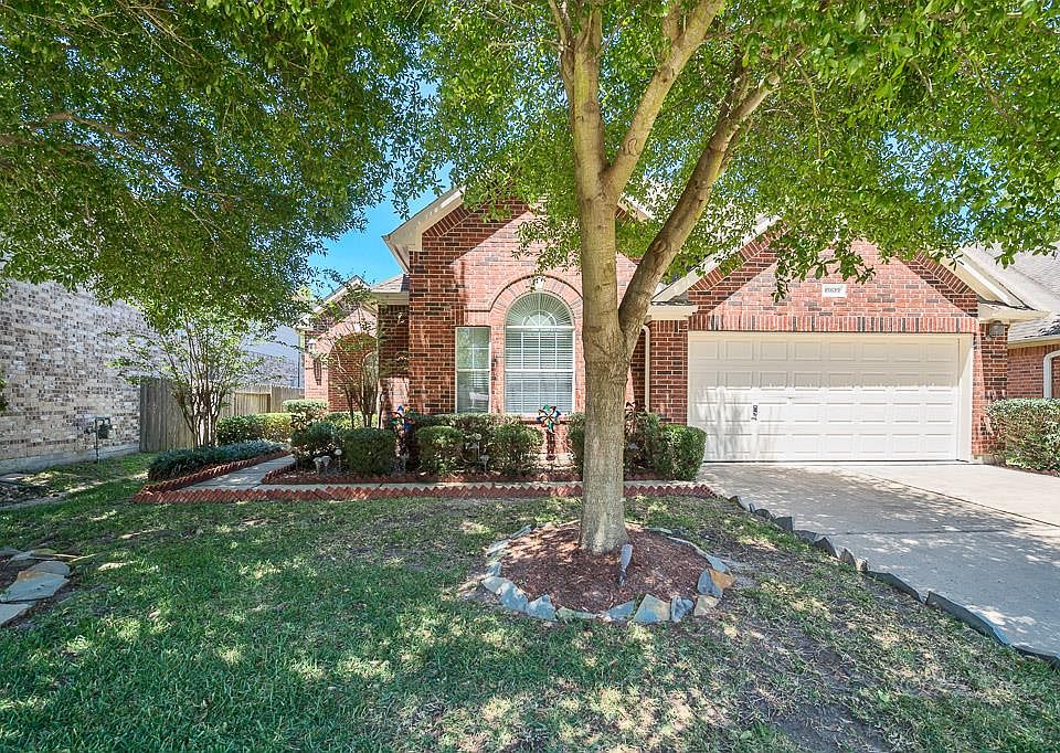 1st image of 17622 Creek Bluff Ln