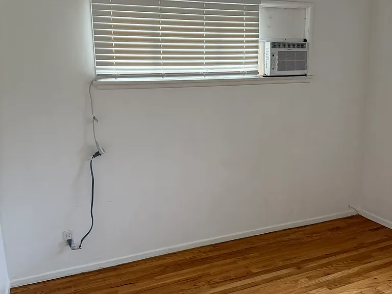 12924 Burbank Blvd #3 — Photo 11