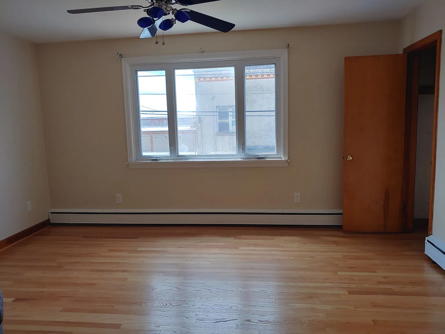 2 bed, 1000 sqft, $1,400 — Photo 4