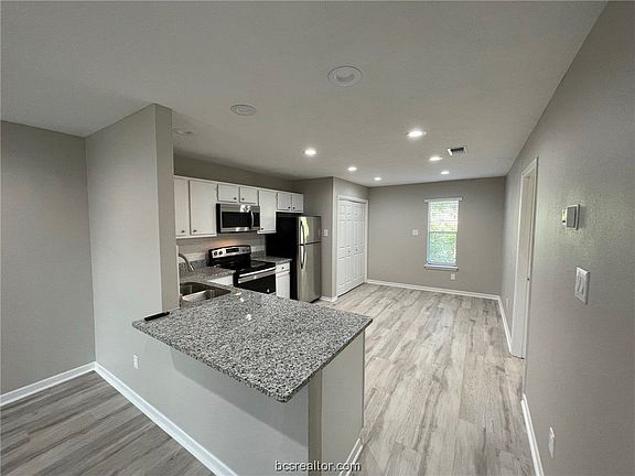 5th image of 310 Manuel Dr #A-d