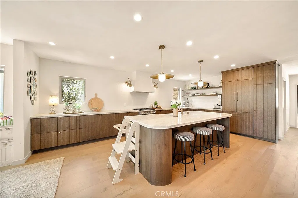 4 bed, 2068 sqft, $8,749 — Photo 2