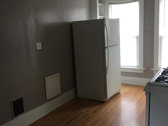 2nd image of 420 Christie St #3