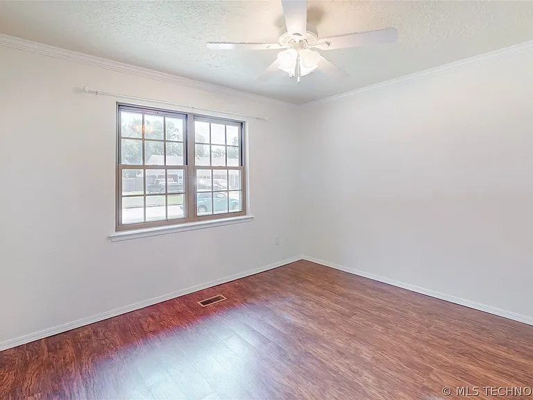 4004 S Maple Ave — Photo 19