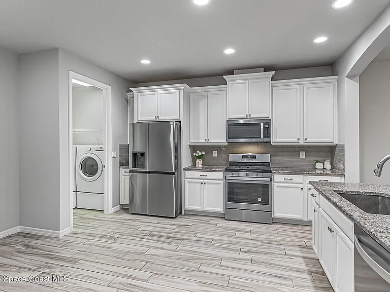 7544 Loren Cove Dr — Photo 32