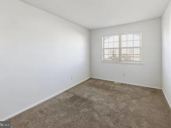 22 Lawrence Ct, Sicklerville, NJ 08081