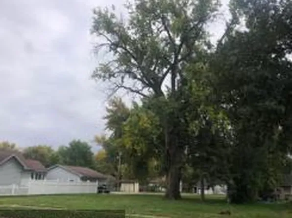 1314 11th St E, Glencoe, MN 55336