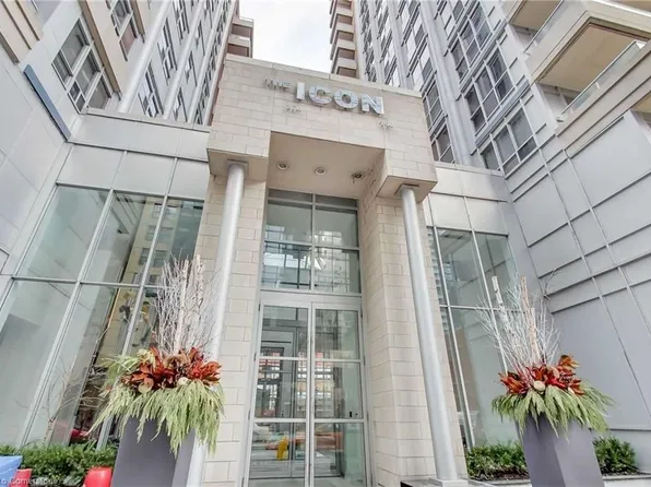 270 Wellington St W #409, Toronto, ON M5V 3P5