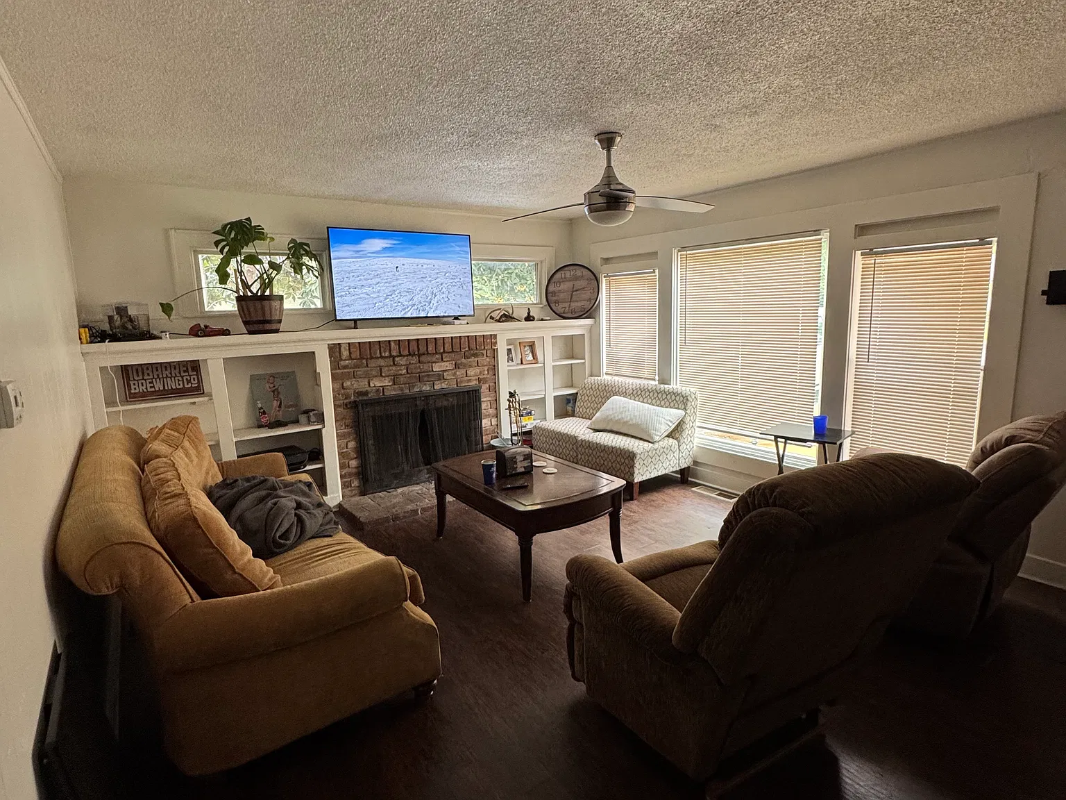 1555 Warner St — Photo 3