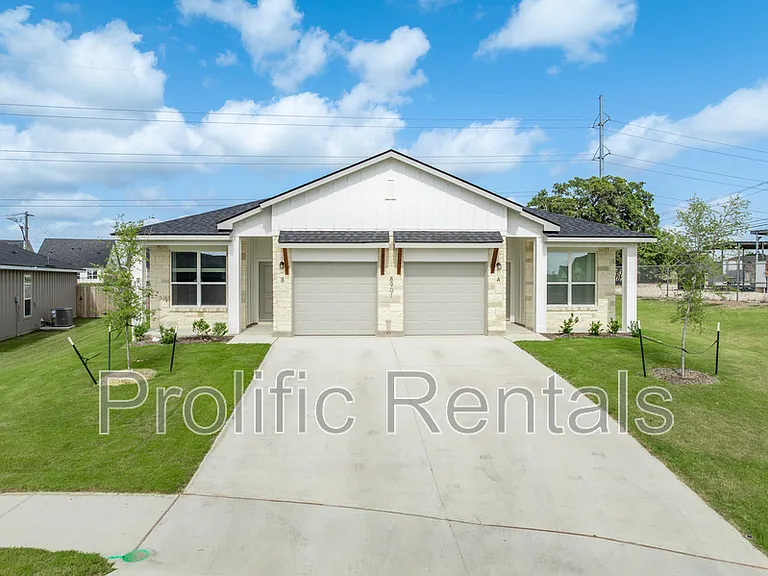 8901 Prickly Ash Dr #B — Photo 2