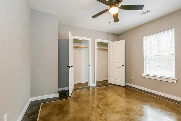 227 Iris St — Photo 8