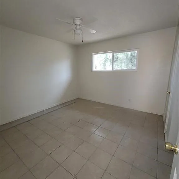 961 Manzanita Dr #4 — Photo 5