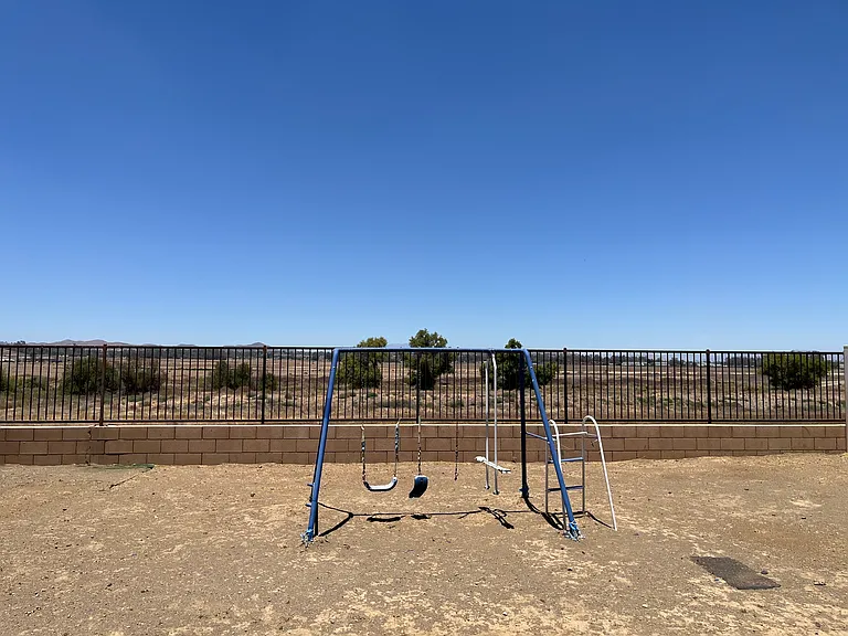 160 Yosemite Ave — Photo 35