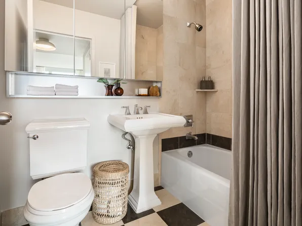 20 River Terrace image 4 of 23