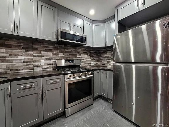 4th image of 17817 107th Avenue