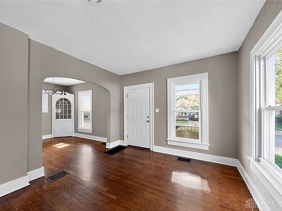 5th image of 2135 Fauver Ave