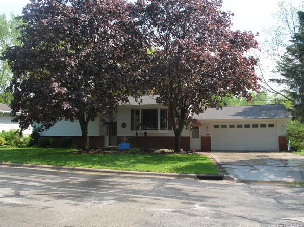 171 Willowbrook Dr, Plymouth, WI 53073