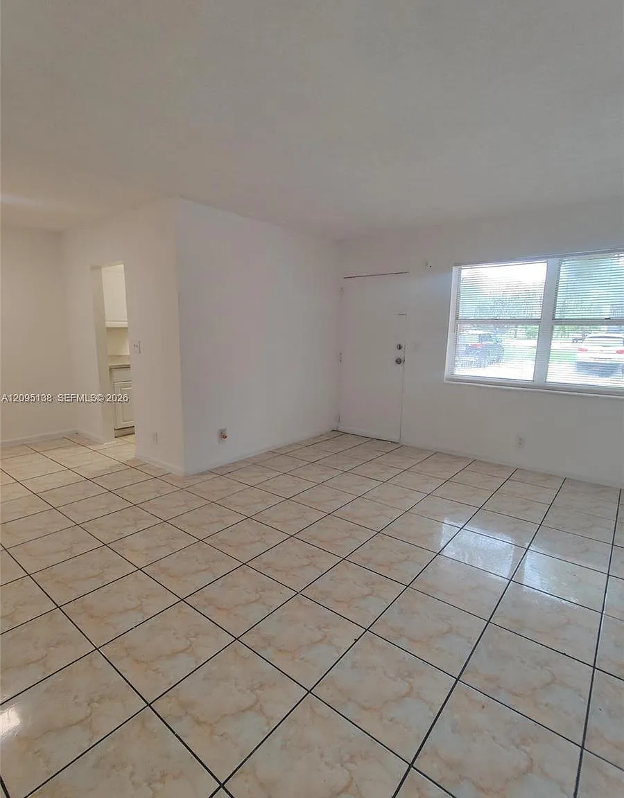1 bed, 1.0 bath, 90650 sqft, $1,400 — Photo 3
