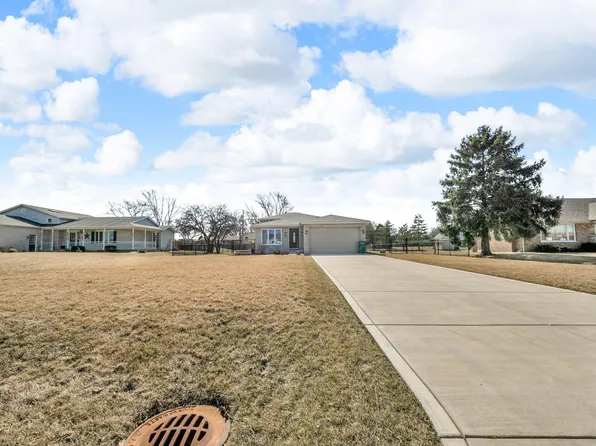 643 W 78th Ave, Merrillville, IN 46410