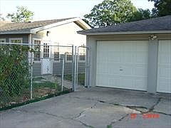 3rd image of 2501 Patricia Ln