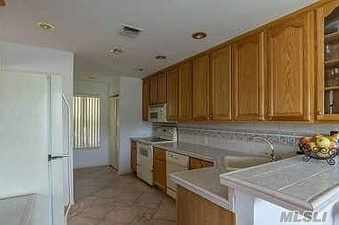 4th image of 15 Lakeview Dr #15