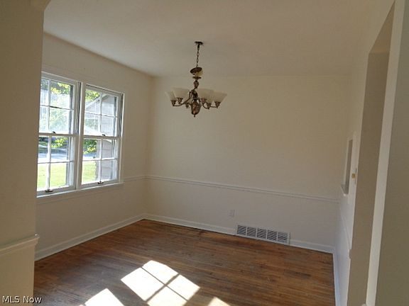 3rd image of 27824 Rexford Ave