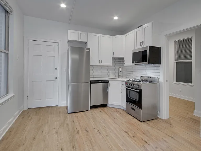 2029 N Damen Ave #2FR — Photo 4