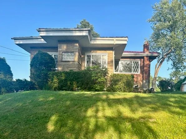 82 Crossridge Rd, Charleroi, PA 15022