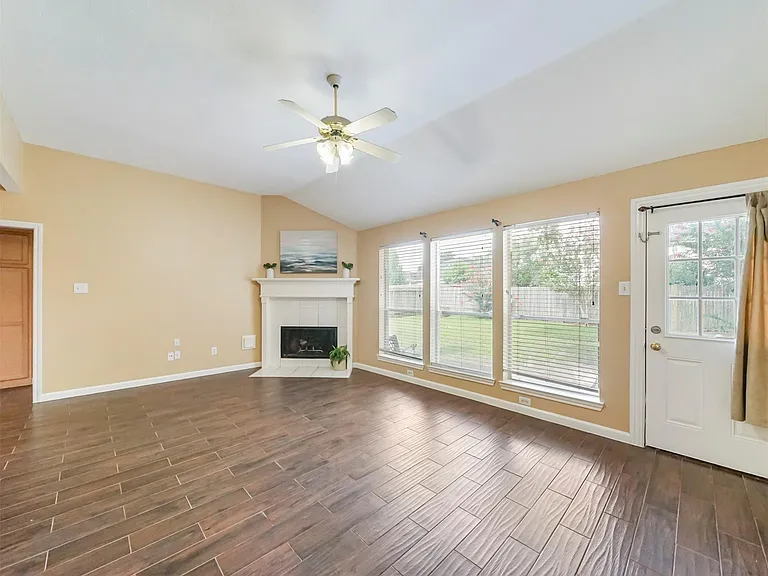 5219 Bay Pines Dr — Photo 9