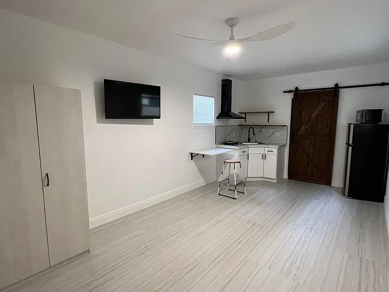 Indigo Ave — Photo 3
