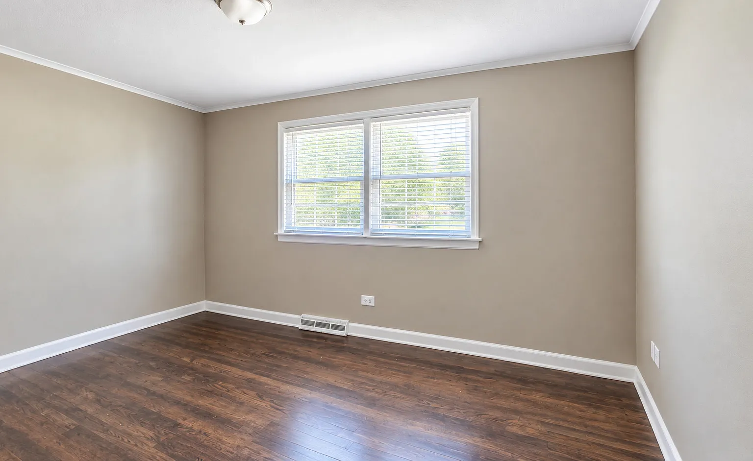 3 bed, 1197 sqft, $2,300 — Photo 4