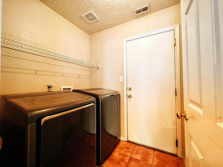 6612 Piedra Quemada Rd NW — Photo 4