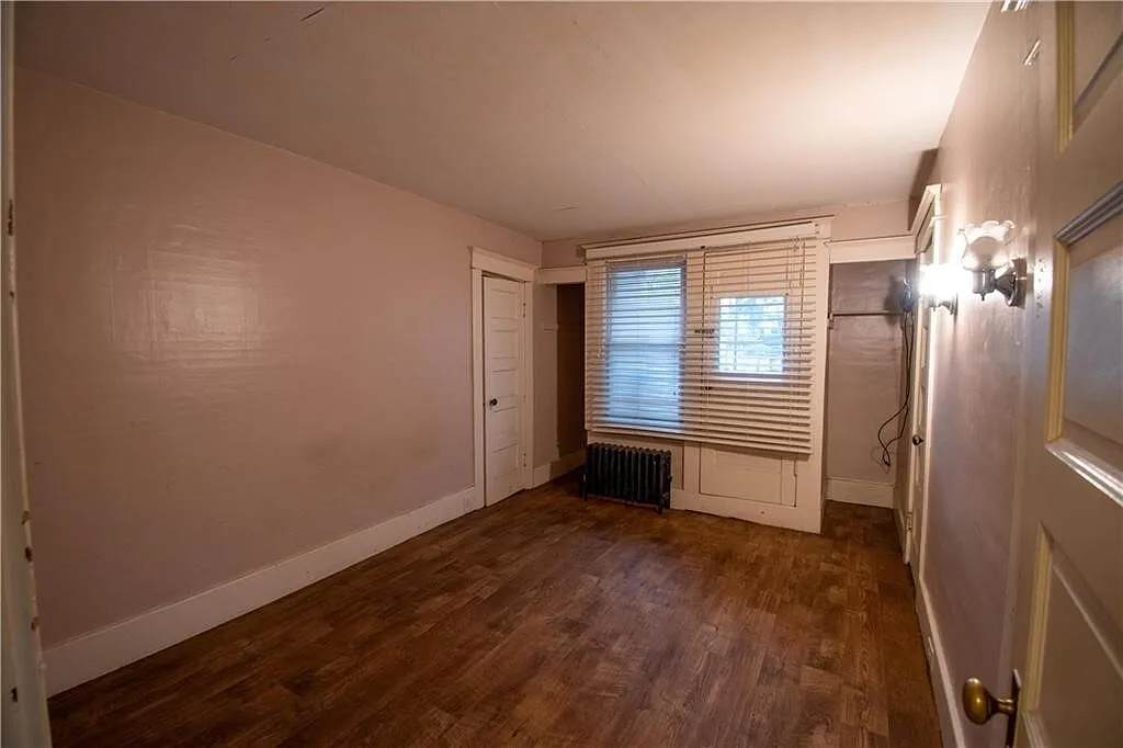 301 E North St - 1 — Photo 2