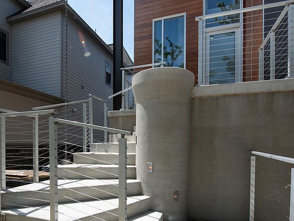 4th image of 1112 Lions Park Dr