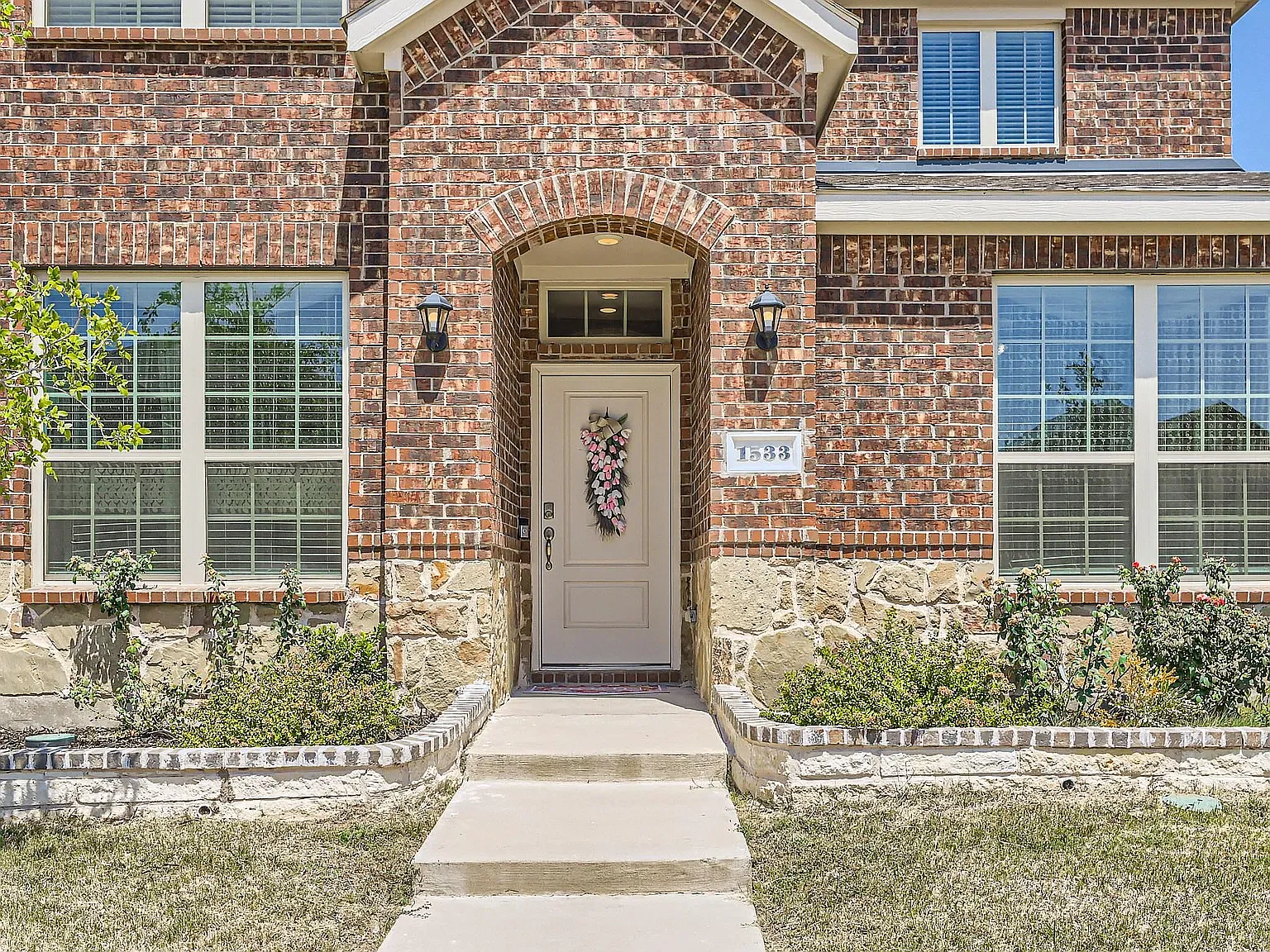 4 bed, 2287 sqft, $2,600 — Photo 3