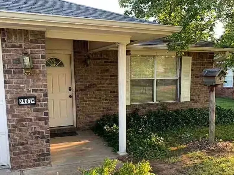 2941 Adrian Ave — Photo 1