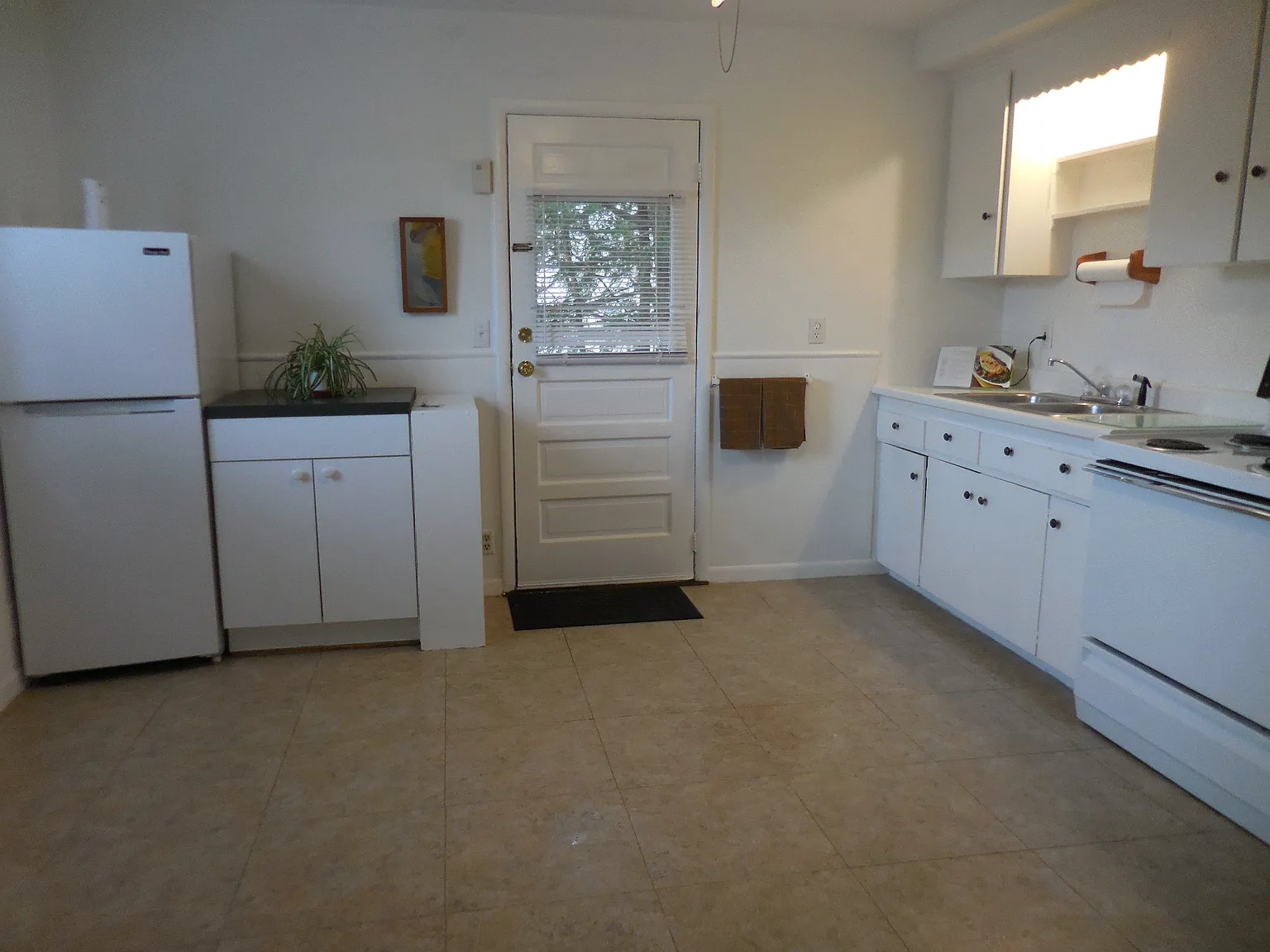 1 bed, 800 sqft, $1,075 — Photo 3