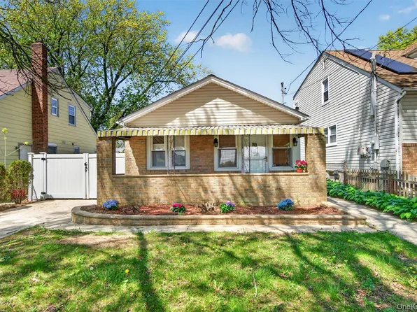 500 Pershing Boulevard, Rockville Centre, NY 11570