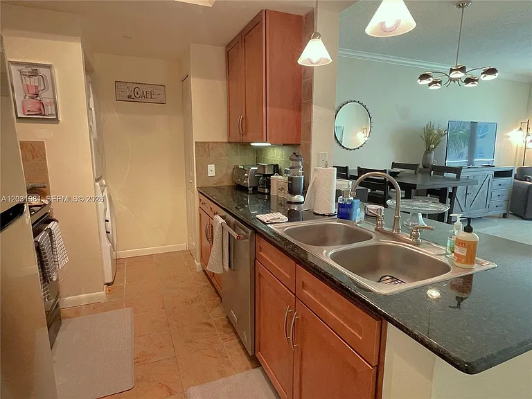 2000 N Bayshore Dr #525 — Photo 4
