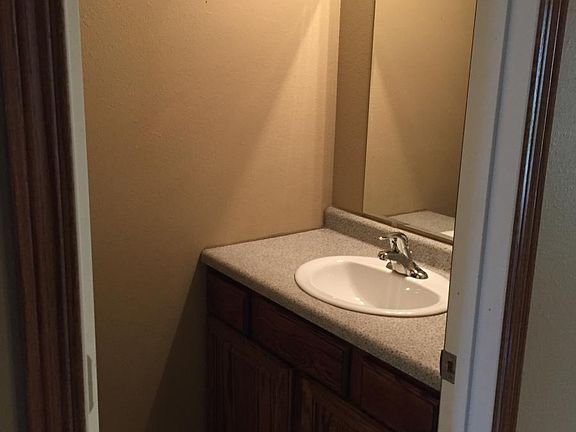 Downstairs 1/2 Bath