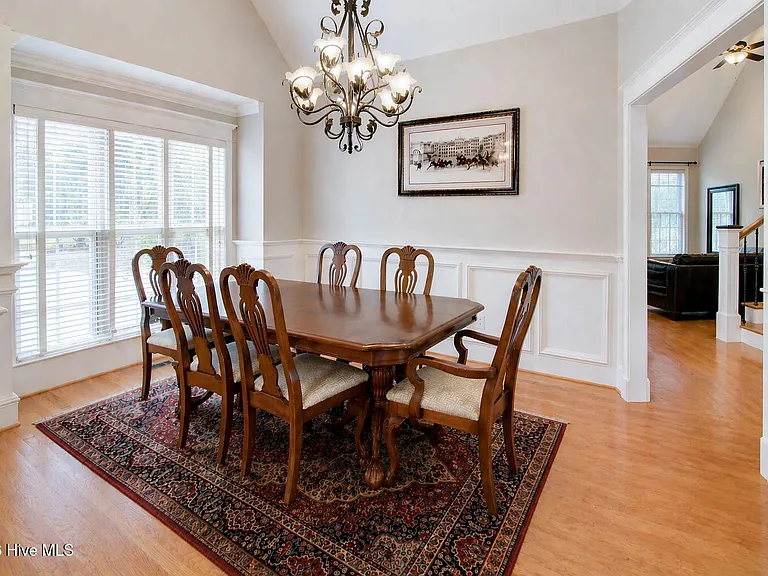 305 Holly Ln — Photo 17