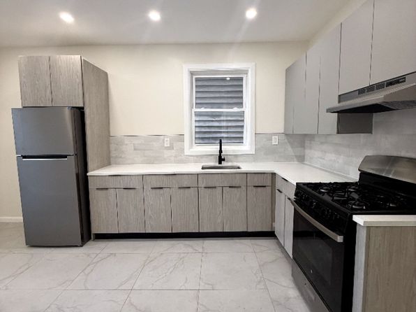 349 Walnut St #1R