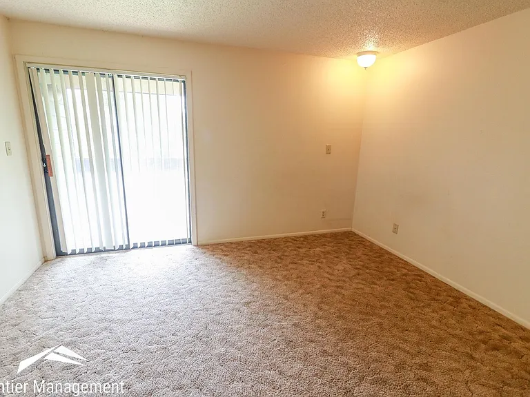 1500 McCain Ln — Photo 5