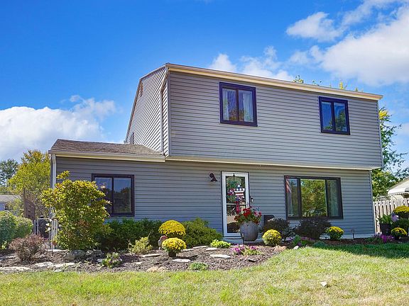 3rd image of 3425 Crandon St