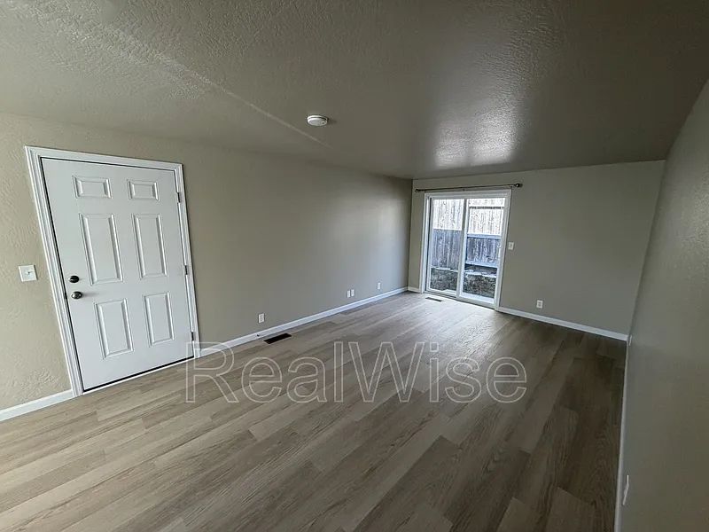 2 bed, 1.0 bath, $1,450 — Photo 3