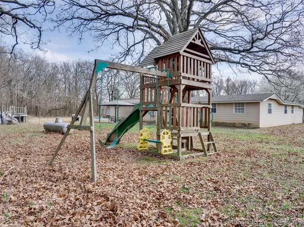 19526 Highway 82 St #B, Tahlequah, OK 74464