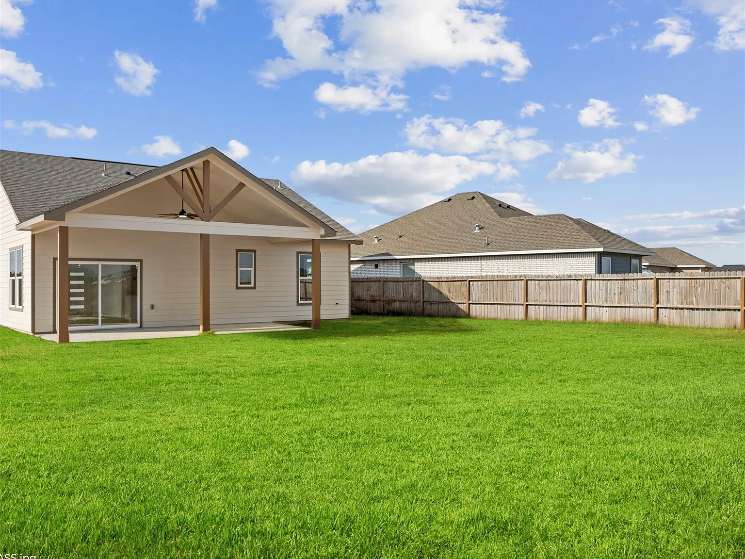 3 bed, 2.0 bath, 1374 sqft, $1,700 — Photo 2