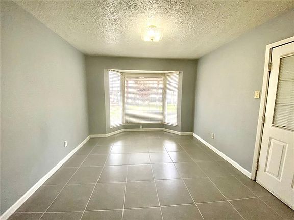 5th image of 10919 Dove Creek Cir