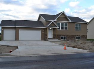 601 35th Ave NE, Minot, ND 58703