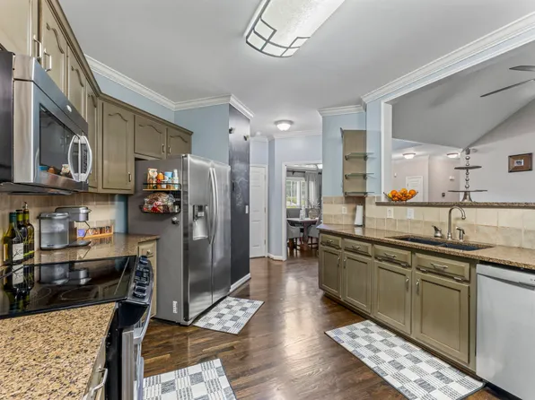 305 Woodbury Dr, Sterrett, AL 35147