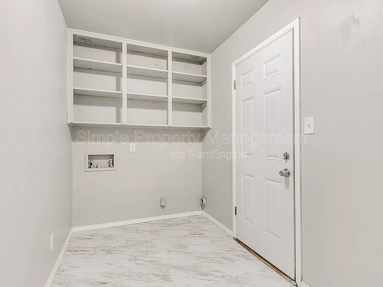 409 E Hill Dr — Photo 20